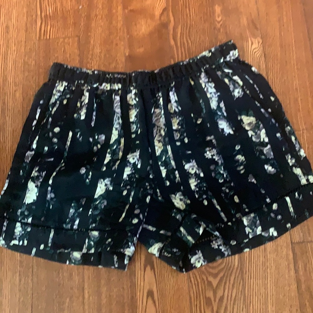 Club Monaco shorts with pockets. Never worn